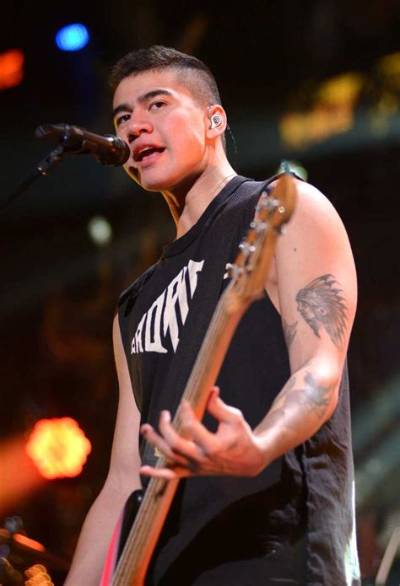 Who Is Calum Hood? Age, Tattoo, Girlfriend, Net Worth, Biography