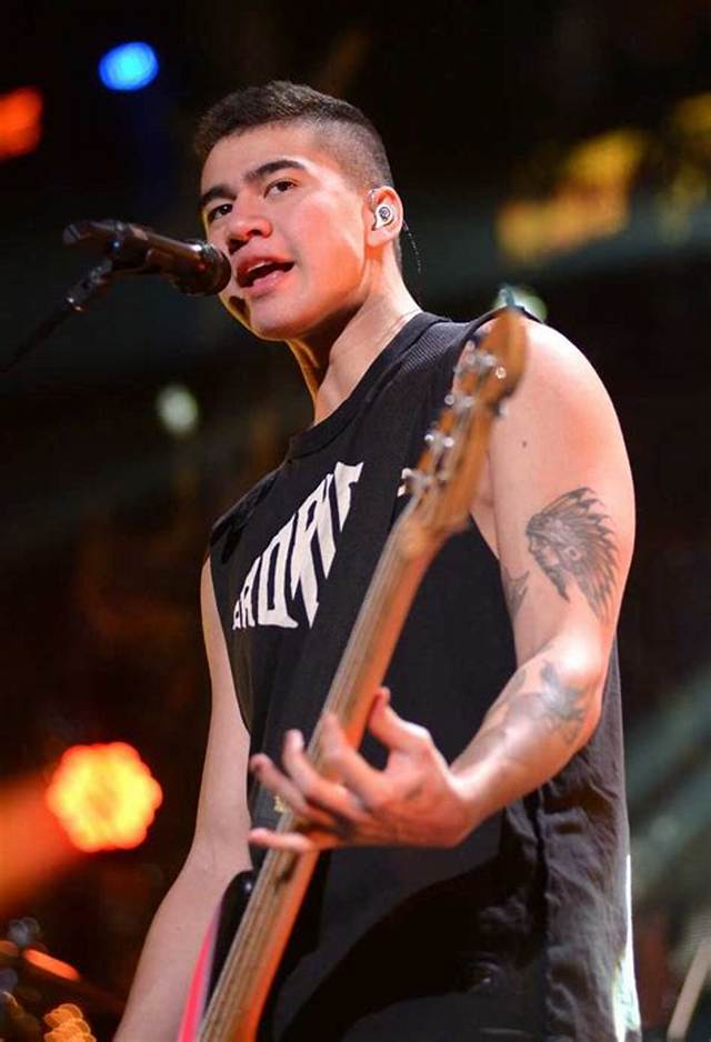 Who Is Calum Hood? Age, Tattoo, Girlfriend, Net Worth, Biography