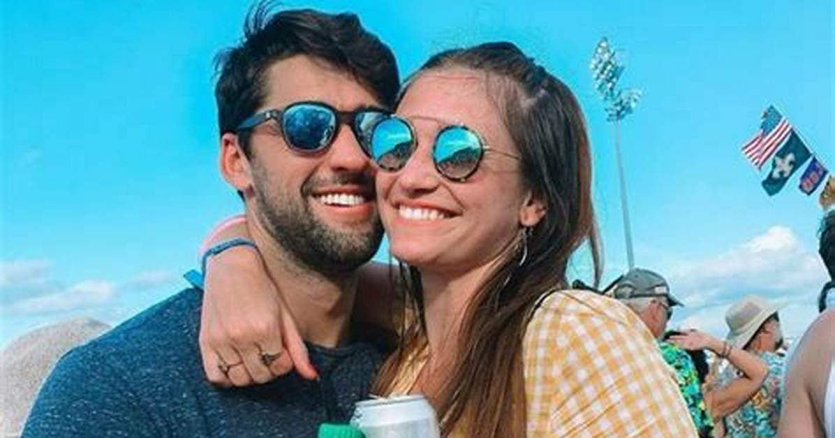 Who Is Shaina Grace, Girlfriend of Foster Moreau? His Parents, Family, Salary, Jersey